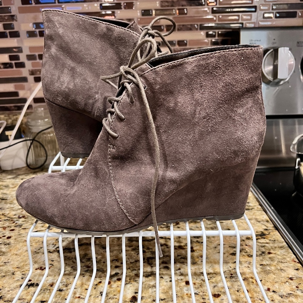 Clarks Brown Suede Booties Shooties Boots Sz 9.5